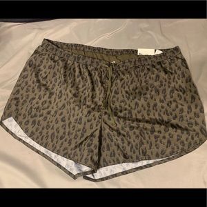 Old Navy Active Go-Dry Dolphin Hem Shorts
